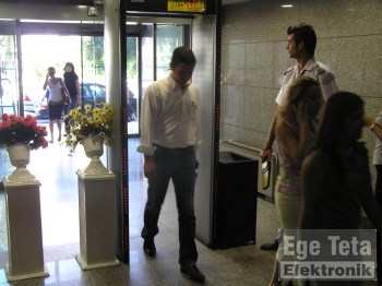 02 Kapı Tipi Metal Dedektörü  